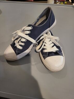 Mossimo Supply Co. Navy Canvas Low-Top Sneakers with White Laces